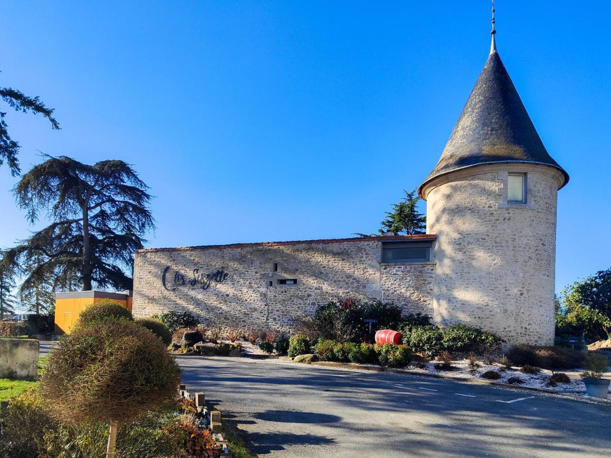 Hotel Chateau De La Barbiniere サン・ローラン・シュル・セーヴル エクステリア 写真