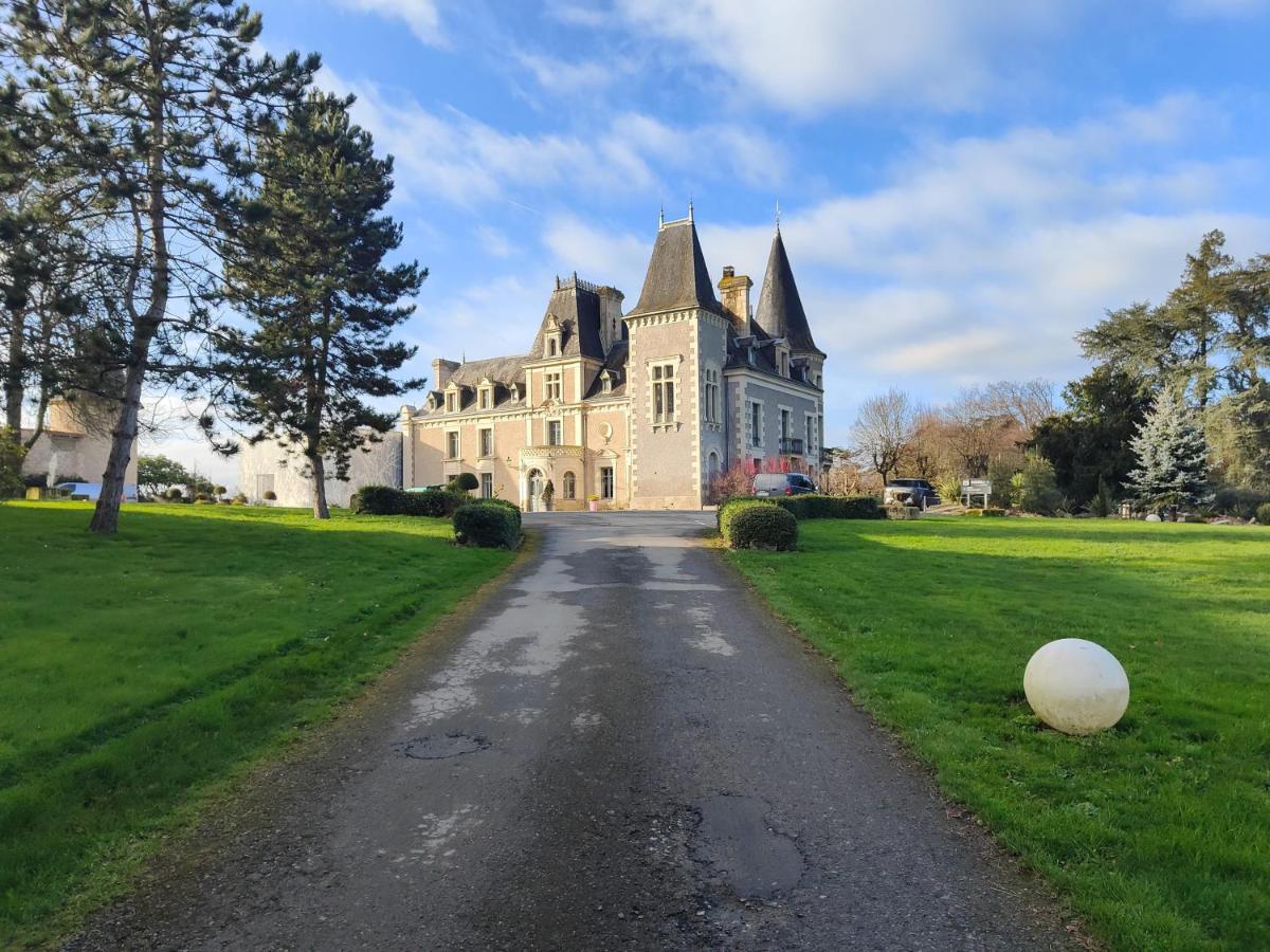 Hotel Chateau De La Barbiniere サン・ローラン・シュル・セーヴル エクステリア 写真