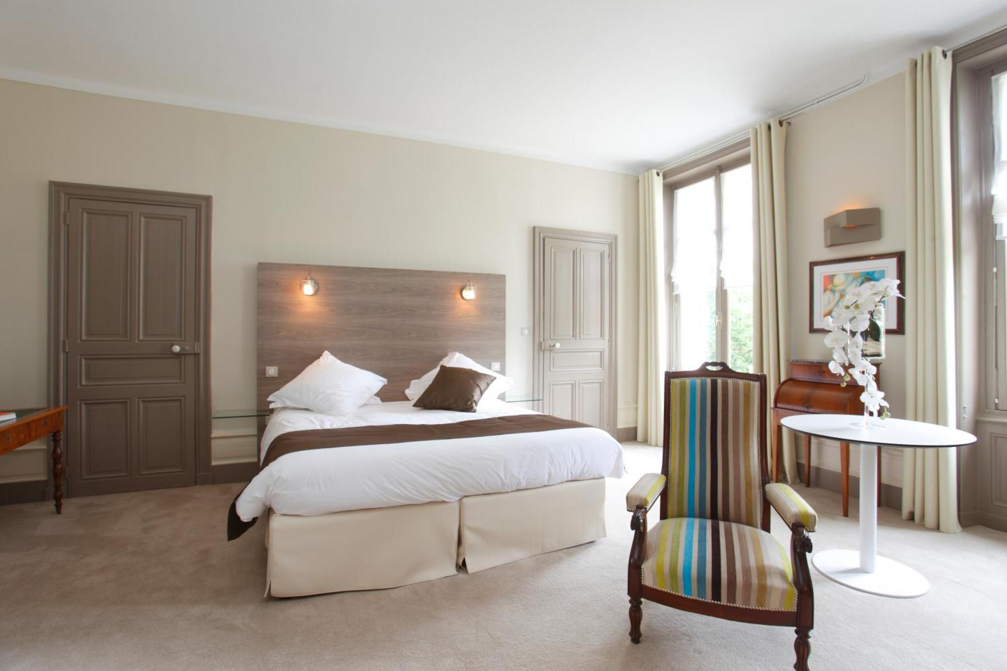 Hotel Chateau De La Barbiniere サン・ローラン・シュル・セーヴル エクステリア 写真
